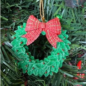 Vintage Wreath With Plaid Bow Ornament